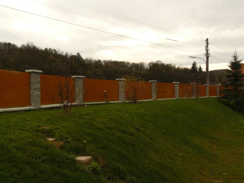 Pero-drážkový profil