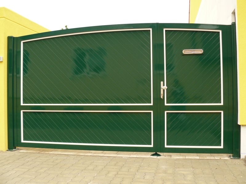 Pero-drážkový profil