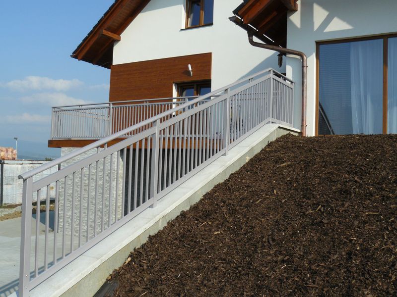 Svislé tyčky 20x20 mm