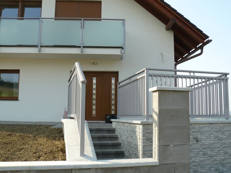 Svislé tyčky 20x20 mm