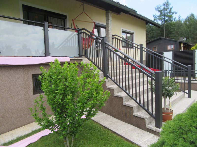 Svislé tyčky 20x20 mm